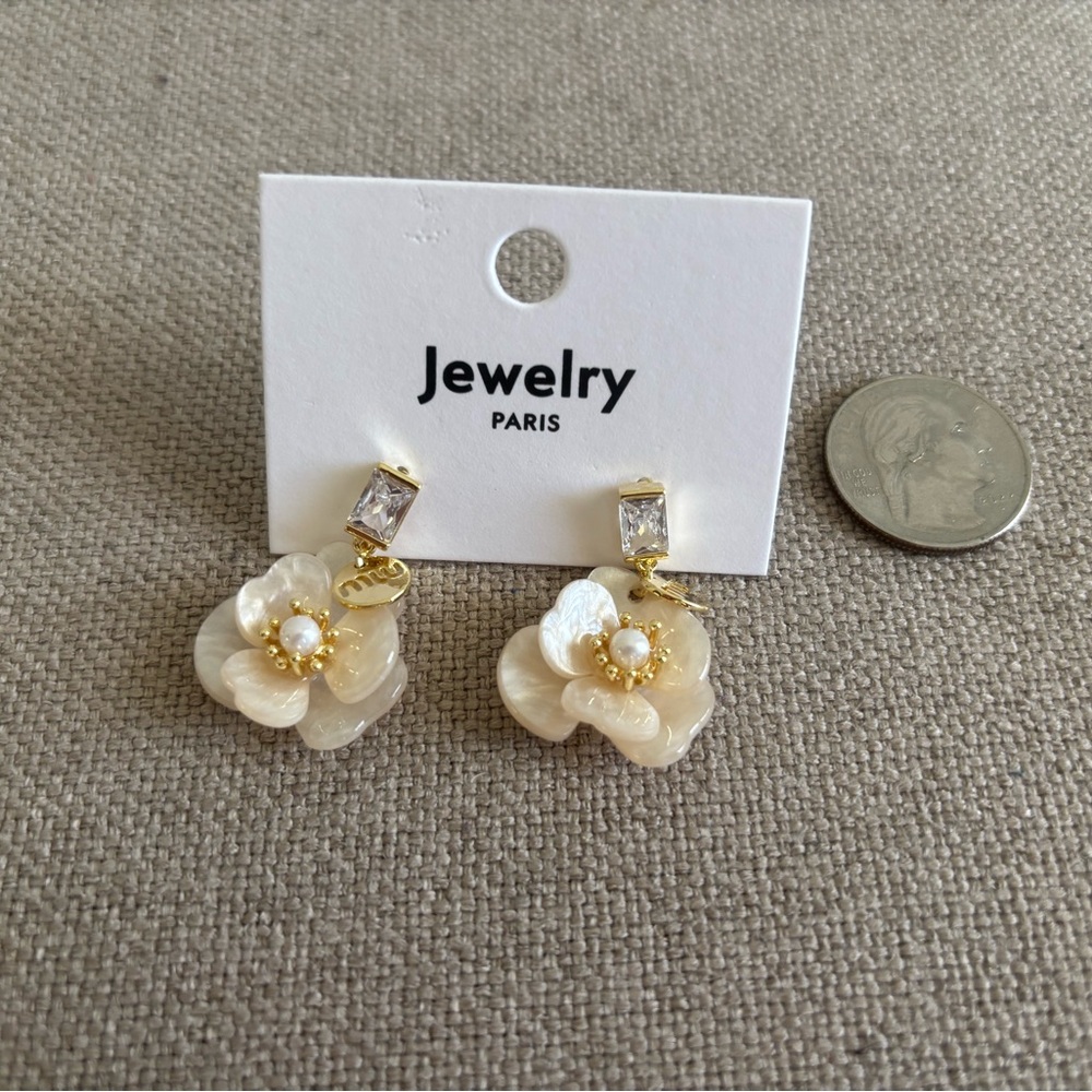 Cream Flower Earrings